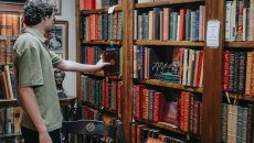 Αυτά που διαβάζουν οι άνδρες: Η επιστήμη ξέρει τι βιβλία τους αρέσουν