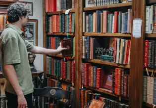 Αυτό που διαβάζουν οι άνδρες: Η επιστήμη ξέρει τι βιβλία τους αρέσουν