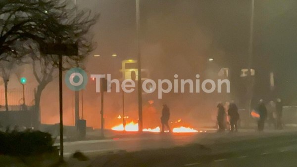 Θεσσαλονίκη: Πάνω από 300 προσαγωγές για τα επεισόδια έξω από το ΑΠΘ – Τραυματίστηκε μία 21χρονη και ένας αστυνομικός