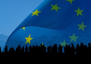 Ευρωβαρόμετρο: Απαισιοδοξία και ανασφάλεια κυριαρχούν στην ΕΕ – Κορυφαίο πρόβλημα το κόστος διαβίωσης για τους Έλληνες