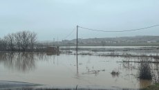Έβρος: Αγωνία για τους κατοίκους – Τεράστιοι όγκοι νερού από τη Βουλγαρία
