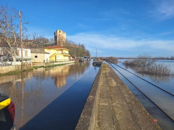 Έβρος: Σε απόγνωση οι αγρότες – Επιστήμονες εξηγούν γιατί δεν πέφτει η στάθμη του ποταμού