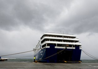 Απαγορευτικό απόπλου λόγω των ισχυρών ανέμων – Δεμένα τα πλοία σε Πειραιά, Ραφήνα και Λαύριο