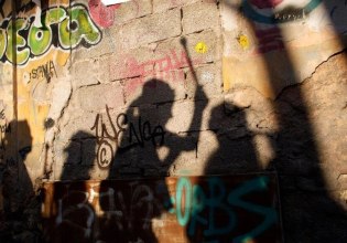 Νέα Ιωνία: Συνελήφθη 15χρονη για ληστεία σε βάρος δύο 14χρονων – Αναζητούνται άλλοι τρεις ανήλικοι