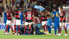 Σοκαριστικές στιγμές στη Βραζιλία: Ποδοσφαιριστής «σωριάστηκε» στο χορτάρι και έκανε σπασμούς! (vid)