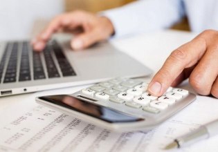 Ηλεκτρονική τιμολόγηση: Ποιοι κινδυνεύουν με πρόστιμα έως 2.500 ευρώ