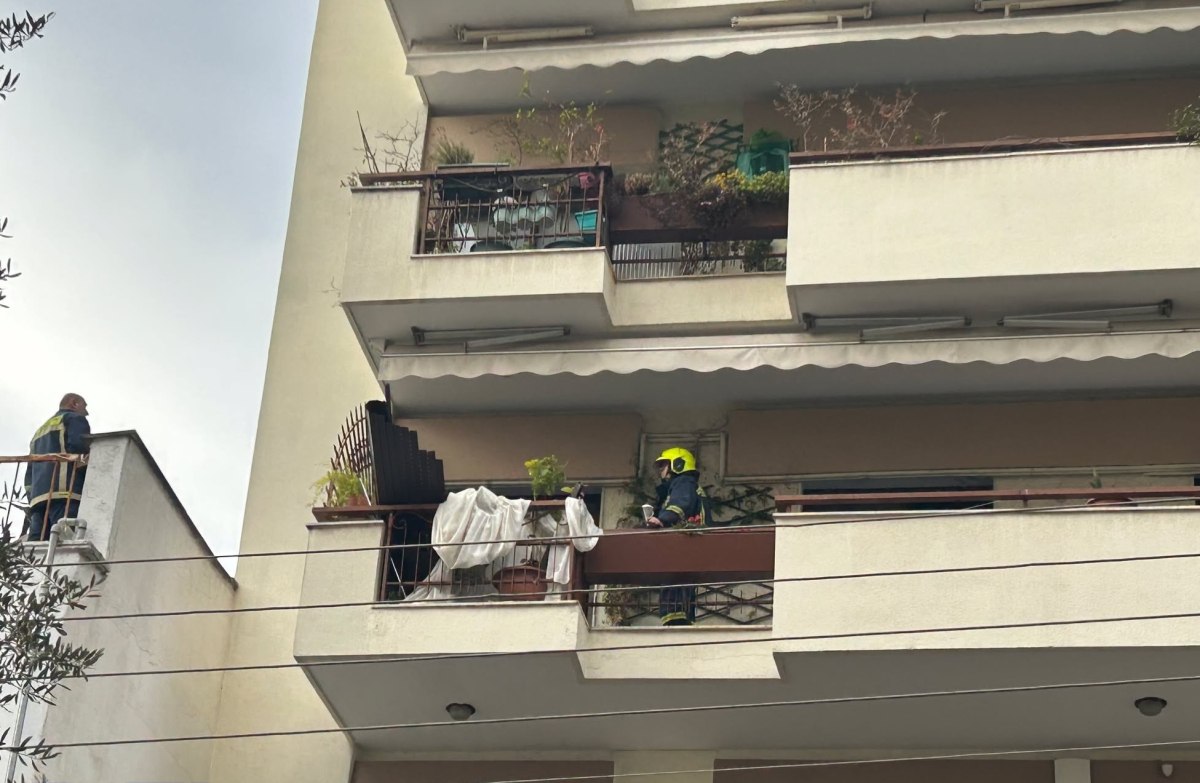 Θεσσαλονίκη: Έκρηξη και φωτιά σε διαμέρισμα στην Καλαμαριά – Επί τόπου η πυροσβεστική