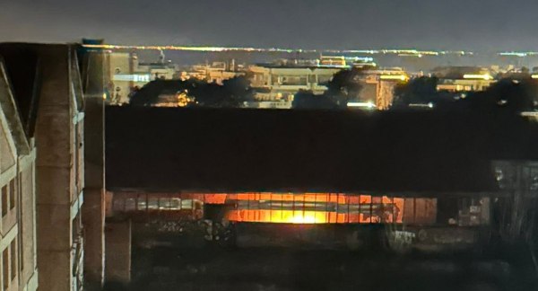 Φωτιά στην ιστορική κεραμοποιία Αλλατίνη στη Θεσσαλονίκη – Επιχείρηση της πυροσβεστικής