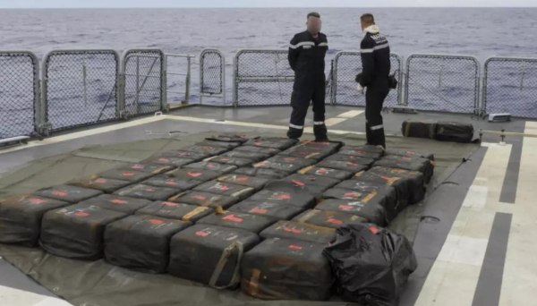 Το πολεμικό ναυτικό της Γαλλίας κατέσχεσε τεράστιο φορτίο με κοκαΐνη στον Ειρηνικό