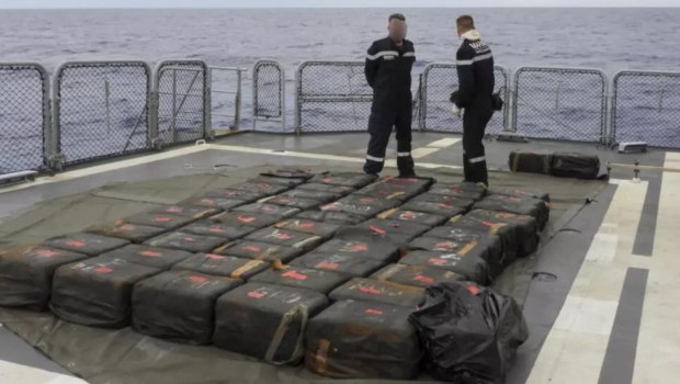 Το πολεμικό ναυτικό της Γαλλίας κατέσχεσε τεράστιο φορτίο με κοκαΐνη στον Ειρηνικό