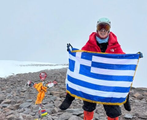 Στην κορυφή του Ακονκάγκουα η Κική Τσακαλδήμη – Η Ελληνίδα ορειβάτισσα που κατέκτησε το Ακονκάγκουα