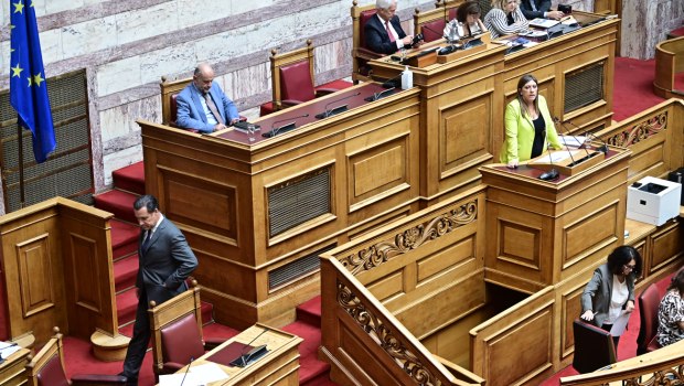 Συντηρεί την κόντρα με τον Γεωργιάδη η Κωνσταντοπούλου και φτάνει μέχρι τον Χρυσοχοΐδη