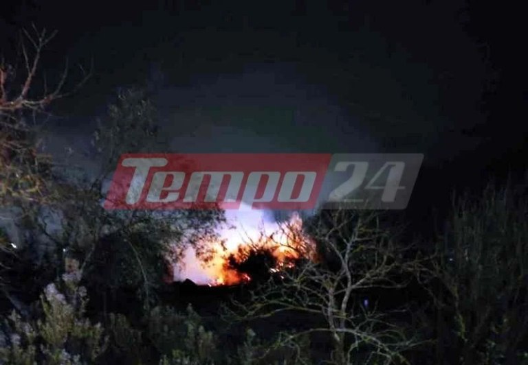 Δυτική Αχαΐα: Μεγάλη φωτιά σε πτηνοτροφική μονάδα στα Γερουσέικα – Ακούγονται εκρήξεις