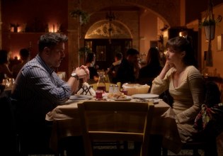 HOTΕΛ ΕΛVIRA: Ένα μυστικό αποκαλύπτεται