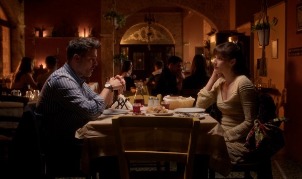 HOTΕΛ ΕΛVIRA: Ένα μυστικό αποκαλύπτεται