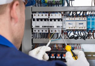 Παρίσταναν τους ηλεκτρολόγους και εξαπατούσαν πολίτες σε όλη την Αττική – Δύο συλλήψεις