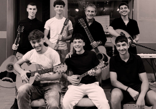 Οι 16χρονοι Τεκετζήδες που καθήλωσαν το Καλλιμάρμαρο μπήκαν στο στούντιο με τον Γιώργο Νταλάρα