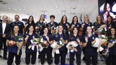 Εθνική πόλο Γυναικών: Αποθεωτική υποδοχή για τα κορίτσια της ελληνικής υδατοσφαίρισης (vids+pics)