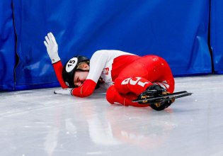 Σοκαριστικό βίντεο στους Χειμερινούς Ολυμπιακούς Αγώνες: Αθλήτρια παραλίγο να χάσει το μάτι της από λεπίδα πατινιού αντιπάλου (vid)