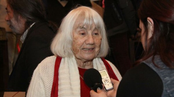 Έφυγε από τη ζωή η συγγραφέας Ιωάννα Καρατζαφέρη – Το αντίο του ΚΚΕ