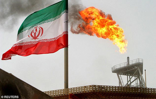 Ιράν: Υποχωρούν οι τιμές του πετρελαίου έπειτα από τις δηλώσεις Τραμπ για επιδίωξη συμφωνίας με την Τεχεράνη