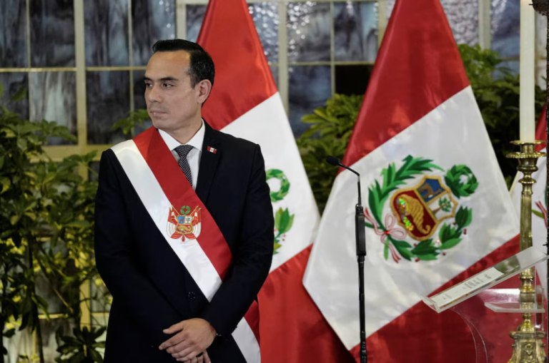 Περού: Το κοινοβούλιο συζητά την αποπομπή του υπηρεσιακού προέδρου για «ανάρμοστη συμπεριφορά»