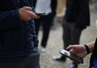 Απαγόρευση ή ρύθμιση; Πόσο μακριά θα φτάσει η ΕΕ για την προστασία των παιδιών στα social media