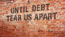 Δημόσιο χρέος: Μια ωρολογιακή βόμβα έτοιμη να εκραγεί;