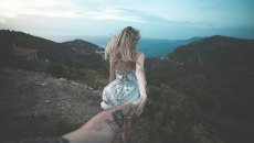 Κι όμως οι περισσότεροι άνθρωποι κρατούν επαφή με τους πρώην τους