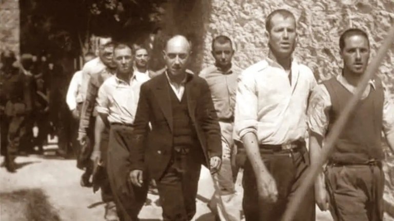 200 της Καισαριανής: «Κάποτε τα μυδράλια σταμάτησαν» – Τι λένε μάρτυρες της φρίκης και συγγενείς εκτελεσθέντων