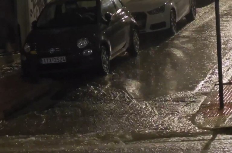 Κακοκαιρία: Υπερχείλισε ρέμα στο Πικέρμι – Καθίζηση στο Πολύγωνο – Διακοπές κυκλοφορίας