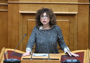 Ανεξαρτητοποιήθηκε με αιχμές η Έλενα Καραγεωργοπούλου από την Πλεύση Ελευθερίας – Μένει με πέντε βουλευτές το κόμμα