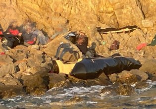 15 απεγνωσμένοι άνθρωποι νεκροί και η (αντι)μεταναστευτική πολιτική των Πλεύρηδων στρώνει το χαλί στων ακροδεξιών το «Αλτ! Τις ει;’»