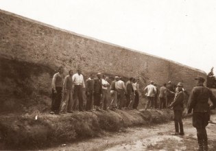 Καισαριανή: Χέρμαν Χόιερ, ο  φωτογράφος των εκτελέσεων