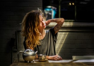 Τέσσερις απλές κινήσεις που ανακουφίζουν τον πόνο στον αυχένα