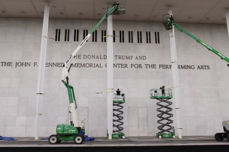 Ο Τραμπ κλείνει το Κέντρο Κένεντι στην Ουάσιγκτον για διετή ανακαίνιση