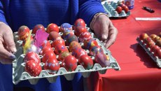 Γιατί βάφουμε κόκκινα αυγά το Πάσχα – Τι συμβολίζει το έθιμο