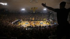 Πρόβλημα στο «Nick Galis Hall»: Στάζει η οροφή λόγω έντονης βροχόπτωσης (vid)