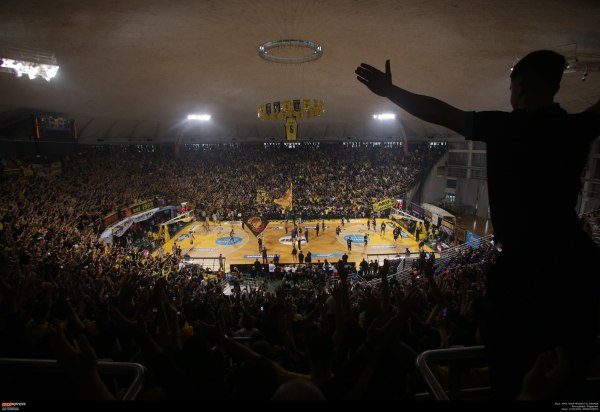 Πρόβλημα στο «Nick Galis Hall»: Στάζει η οροφή λόγω έντονης βροχόπτωσης (vid)