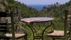 Σάμος: «Χρυσαφί αμμουδιές, αρχαία και κρασί» – Το νησί που γίνεται αντικείμενο λατρείας στη Βρετανία