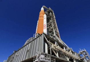 Πίσω στο συνεργείο ο πύραυλος του Artemis ΙI – Τον Απρίλιο η ιστορική επιστροφή της NASA στη Σελήνη