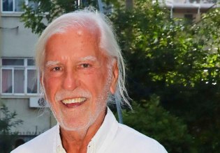 Ο άνθρωπος που οραματίστηκε τη νύχτα και όρισε τη διασκέδαση για τέσσερις δεκαετίες: Ο «θρύλος» Λάκης Ραπτάκης δεν μένει πια εδώ