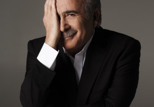 «Αλ Τσαντίρι Νιουζ»: Ο Λάκης Λαζόπουλος επιστρέφει απόψε στις 21.00 στο MEGA