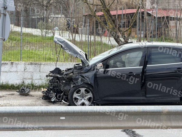 Λάρισα: Σφοδρή σύγκρουση αυτοκινήτων – Τρεις τραυματίες