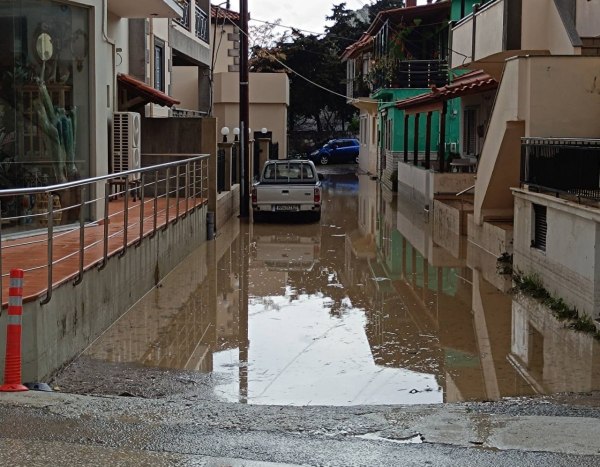 Η κακοκαιρία σάρωσε τη Λήμνο – «Έχουμε φοβερές ζημιές, πλημμύρισαν σπίτια και καταστήματα» λέει στο in η δήμαρχος του νησιού