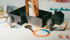 Νόμος Κατσέλη: Τρεις άμεσες εξελίξεις για τους δανειολήπτες μετά την απόφαση του Αρείου Πάγου