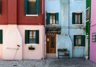 Απανωτά σοκ, ελλείψεις προσφοράς και στεγαστική κρίση – Οι λόγοι που το σπίτι έχει γίνει η κύρια ανησυχία των Ευρωπαίων