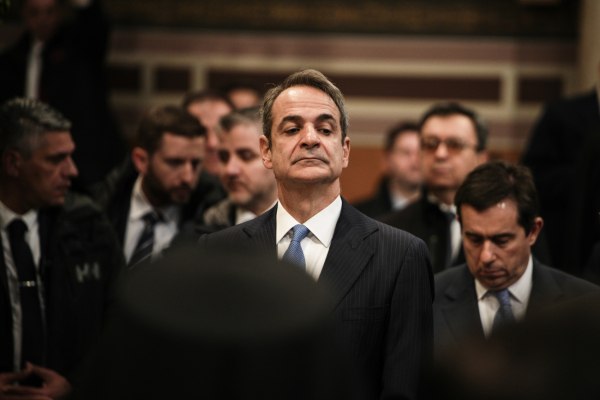 Γιατί ο Κυριάκος Μητσοτάκης εγκαταλείπει το δίλημμα «Εγώ ή το Χάος»;