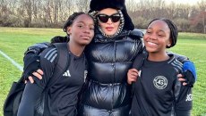 Οι δίδυμες κόρες της Μαντόνα παίζουν ποδόσφαιρο στην Τότεναμ – Η στενή σχέση της ποπ σταρ με το άθλημα