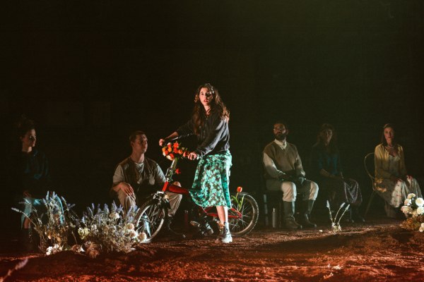 Ο Γιώργος Κουτλής συστήνει τη «γενιά του τώρα» στην νέα του παράσταση: ΑΝΤΙΓΟΝΗ – βασισμένη στο έργο του Ζαν Ανούιγ